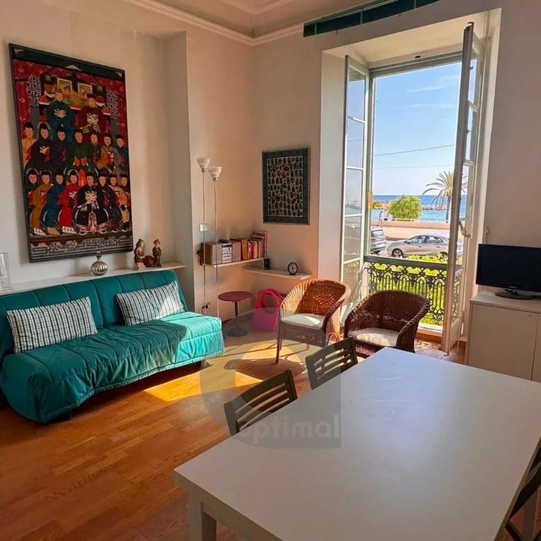 Appartement face à la mer à Menton