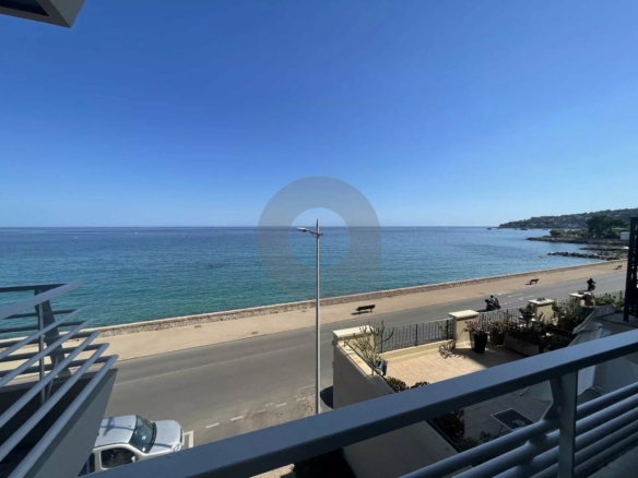 A LOUER STUDIO FRONT DE MER AVEC TERRASSE ET CAVE