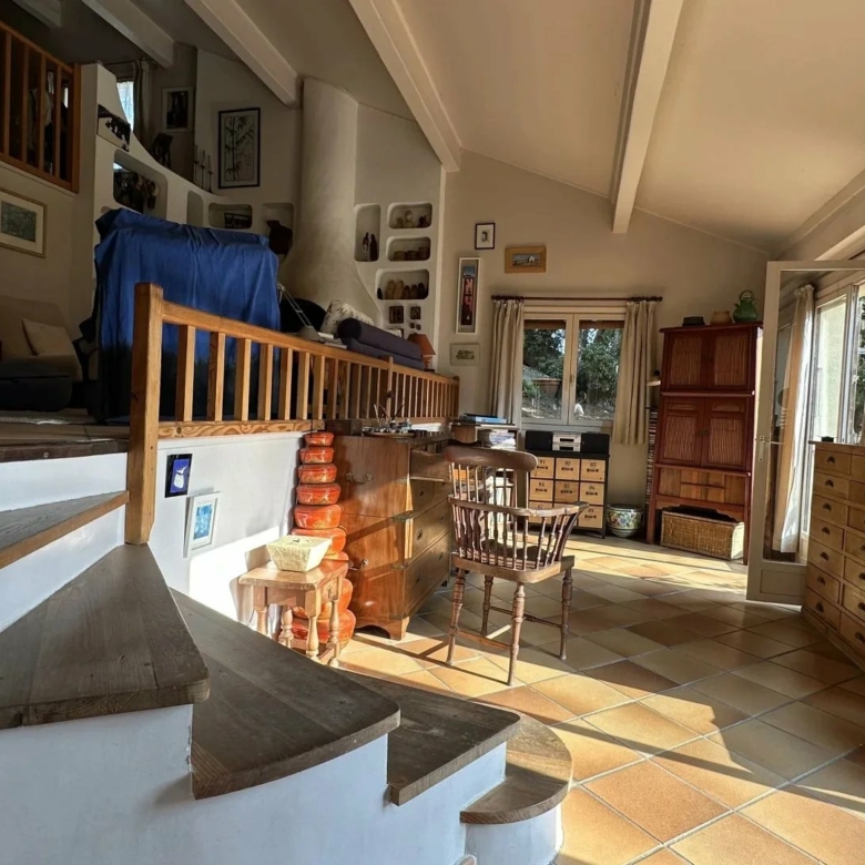 COMMUNE DE SAINTE-AGNES : PROPRIETE DE CHARME – JARDIN – TERRASSES – PARKINGS – GARAGE -VUE DEGAGEE – COUP DE COEUR !