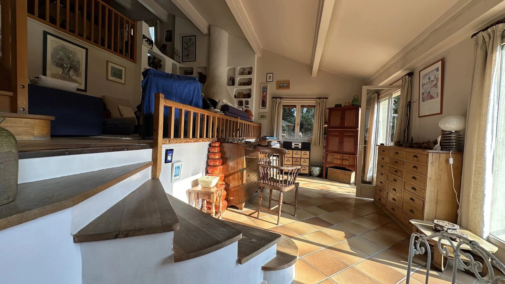 COMMUNE DE SAINTE-AGNES : PROPRIETE DE CHARME – JARDIN – TERRASSES – PARKINGS – GARAGE -VUE DEGAGEE – COUP DE COEUR !