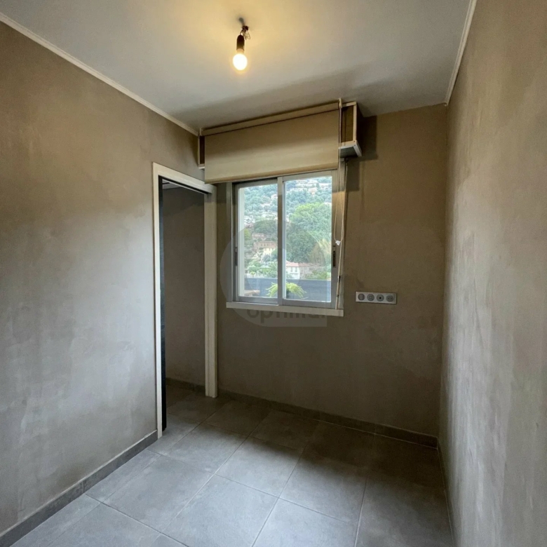 A LOUER APPT MEUBLE – ETAGE ELEVE – TERRASSE