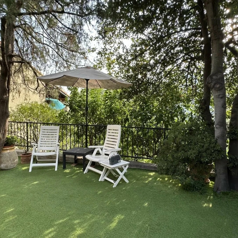 COMMUNE DE SAINTE-AGNES : PROPRIETE DE CHARME – JARDIN – TERRASSES – PARKINGS – GARAGE -VUE DEGAGEE – COUP DE COEUR !