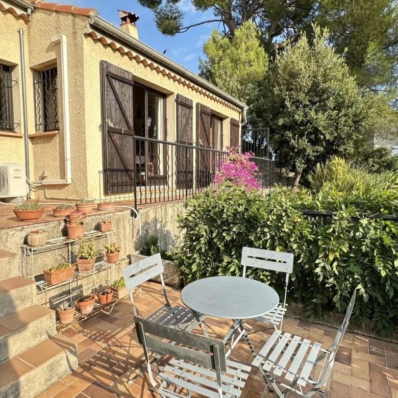 COMMUNE DE SAINTE-AGNES : PROPRIETE DE CHARME – JARDIN – TERRASSES – PARKINGS – GARAGE -VUE DEGAGEE – COUP DE COEUR !