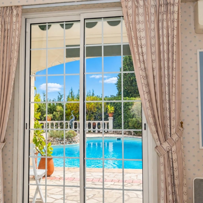 SAINTE-AGNÈS – SPACIEUSE VILLA AVEC VUE MER, PISCINE CHAUFFÉE ET DÉPENDANCE