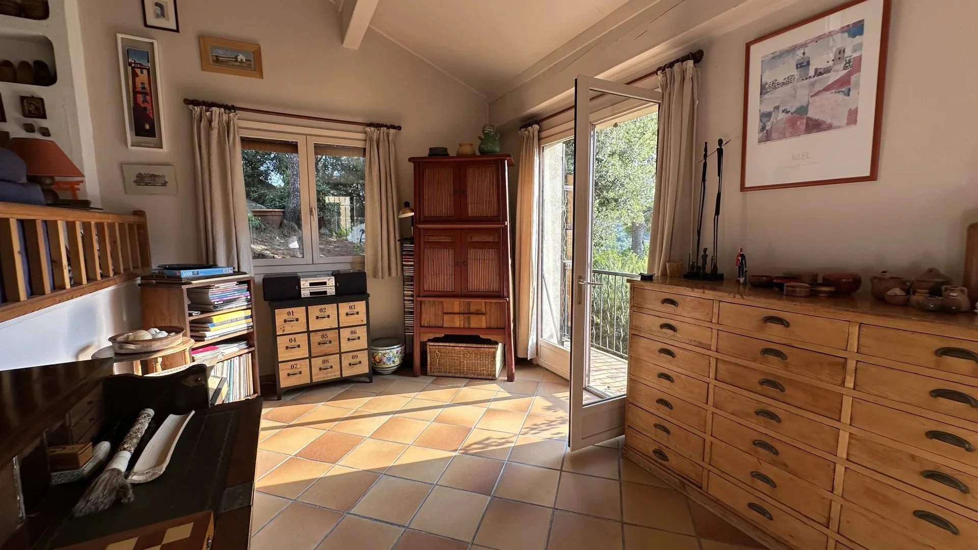 COMMUNE DE SAINTE-AGNES : PROPRIETE DE CHARME – JARDIN – TERRASSES – PARKINGS – GARAGE -VUE DEGAGEE – COUP DE COEUR !
