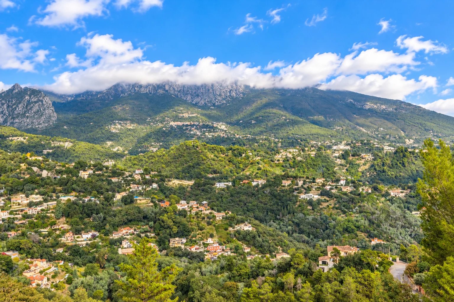SAINTE-AGNÈS – SPACIEUSE VILLA AVEC VUE MER, PISCINE CHAUFFÉE ET DÉPENDANCE