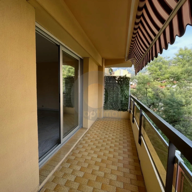 A LOUER 2P TRAVERSANT PROCHE CENTRE MENTON