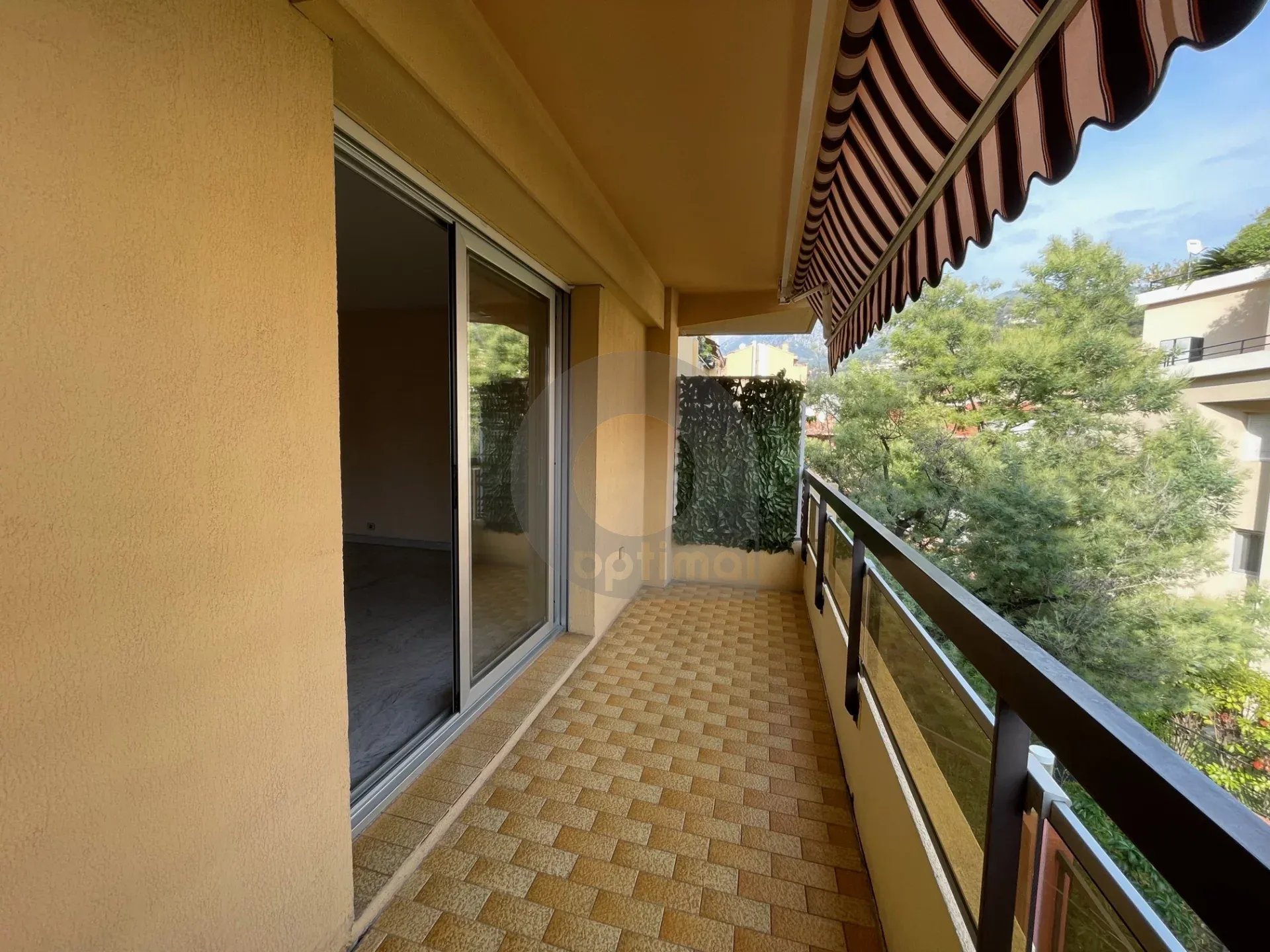 A LOUER 2P TRAVERSANT PROCHE CENTRE MENTON