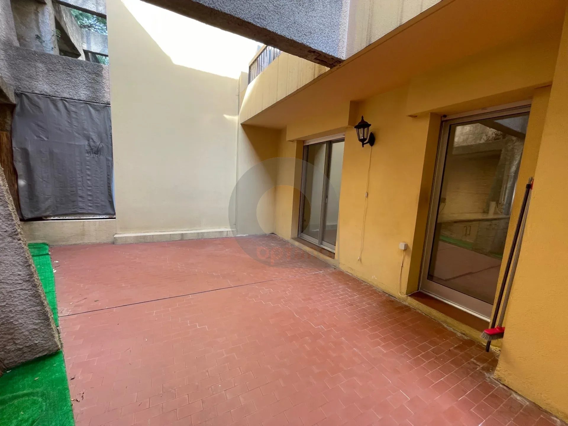 A LOUER 2P TRAVERSANT PROCHE CENTRE MENTON
