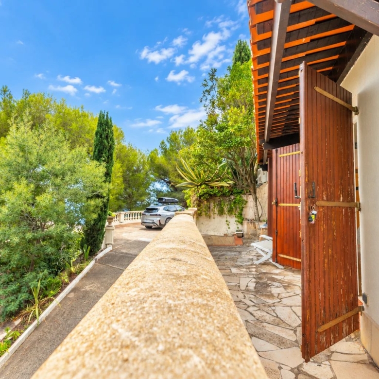 SAINTE-AGNÈS – SPACIEUSE VILLA AVEC VUE MER, PISCINE CHAUFFÉE ET DÉPENDANCE