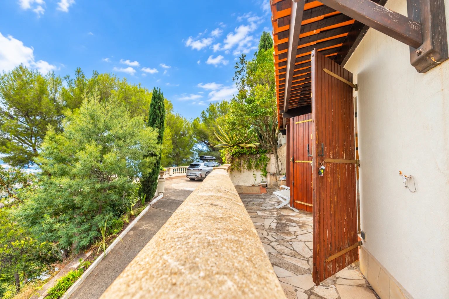 SAINTE-AGNÈS – SPACIEUSE VILLA AVEC VUE MER, PISCINE CHAUFFÉE ET DÉPENDANCE