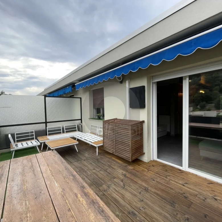 A LOUER APPT MEUBLE – ETAGE ELEVE – TERRASSE