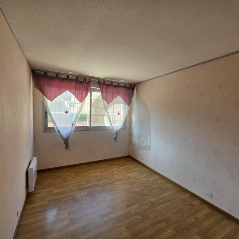 APPARTEMENT DEUX PIECES MENTON PROCHE CENTRE