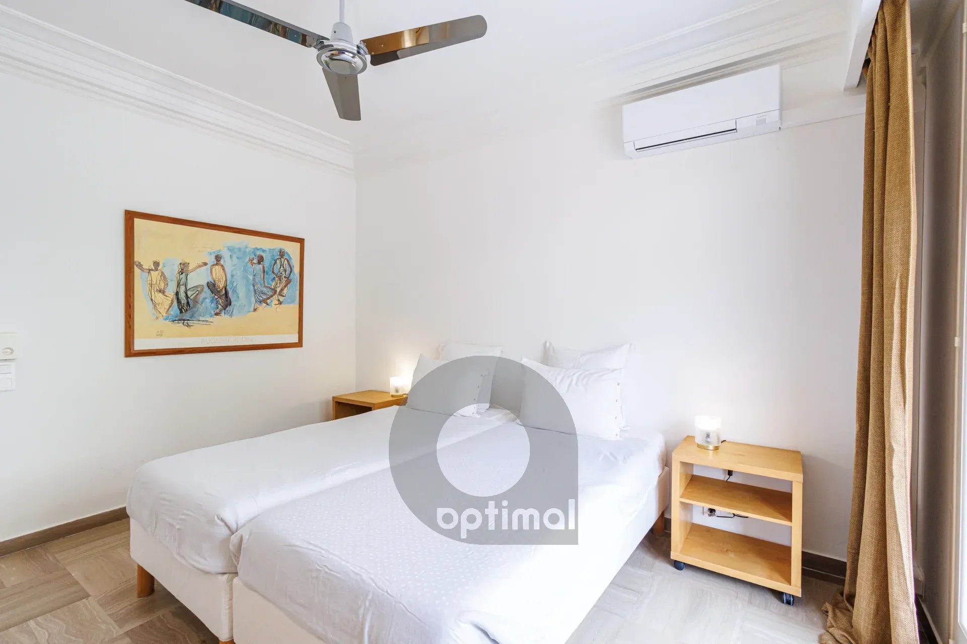 Menton Front de Mer – Beau 3 pièces traversant avec spacieuse terrasse – Parking & Cave