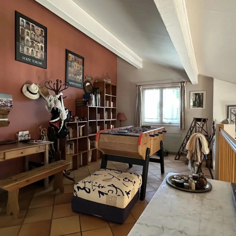 COMMUNE DE SAINTE-AGNES : PROPRIETE DE CHARME – JARDIN – TERRASSES – PARKINGS – GARAGE -VUE DEGAGEE – COUP DE COEUR !