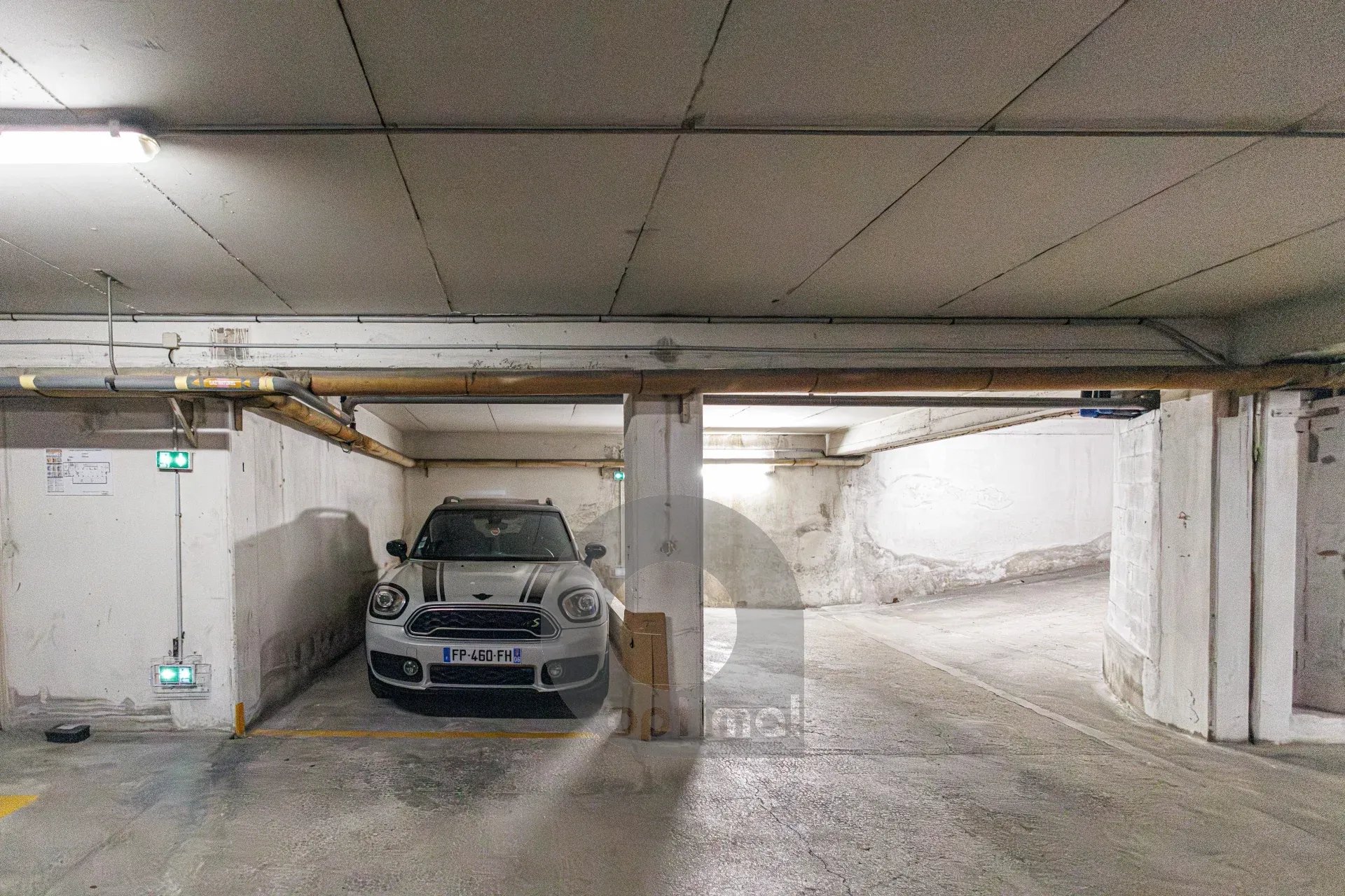 Menton Front de Mer – Beau 3 pièces traversant avec spacieuse terrasse – Parking & Cave