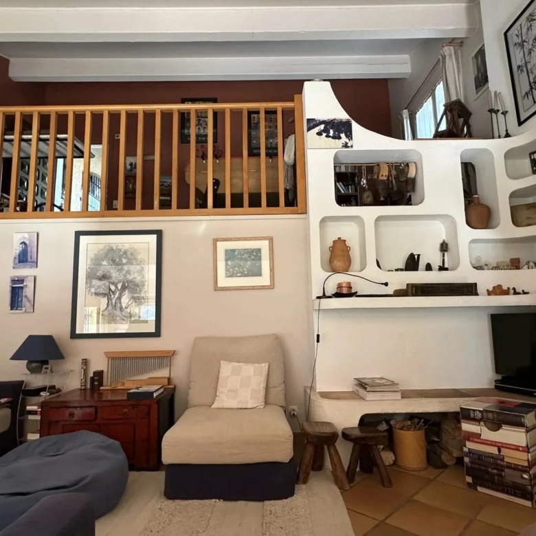 COMMUNE DE SAINTE-AGNES : PROPRIETE DE CHARME – JARDIN – TERRASSES – PARKINGS – GARAGE -VUE DEGAGEE – COUP DE COEUR !