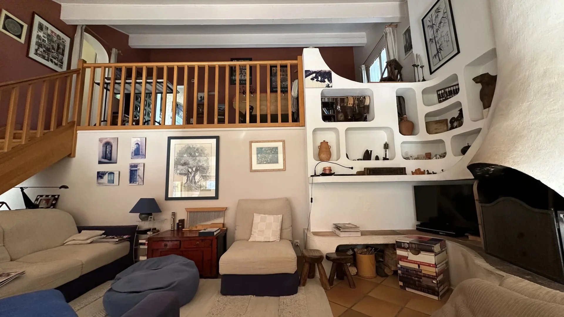 COMMUNE DE SAINTE-AGNES : PROPRIETE DE CHARME – JARDIN – TERRASSES – PARKINGS – GARAGE -VUE DEGAGEE – COUP DE COEUR !