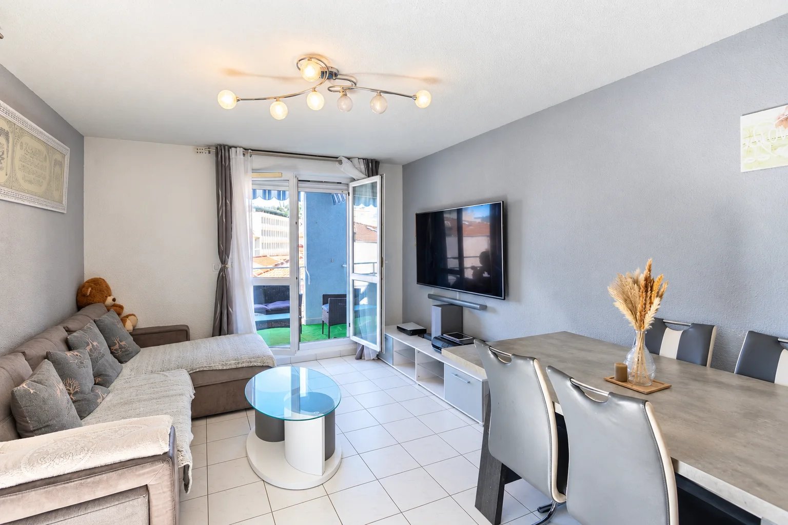RCM – Charmant 3 pièces avec grande terrasse et parking