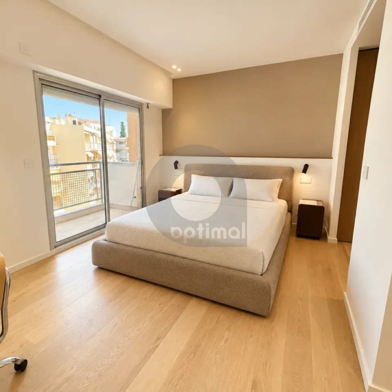 SUPERBE 3 PIECES EN DERNIER ETAGE CENTRE MENTON