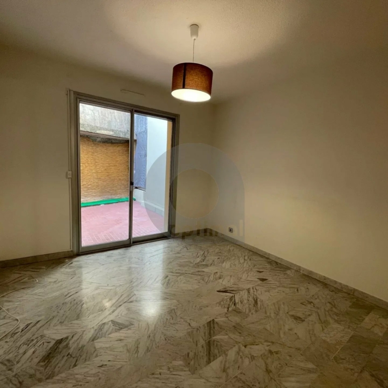 A LOUER 2P TRAVERSANT PROCHE CENTRE MENTON