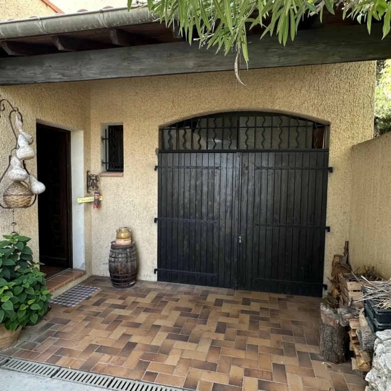 COMMUNE DE SAINTE-AGNES : PROPRIETE DE CHARME – JARDIN – TERRASSES – PARKINGS – GARAGE -VUE DEGAGEE – COUP DE COEUR !