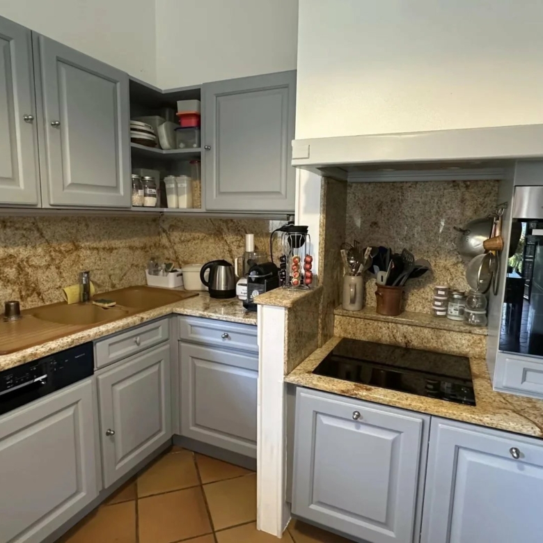 COMMUNE DE SAINTE-AGNES : PROPRIETE DE CHARME – JARDIN – TERRASSES – PARKINGS – GARAGE -VUE DEGAGEE – COUP DE COEUR !