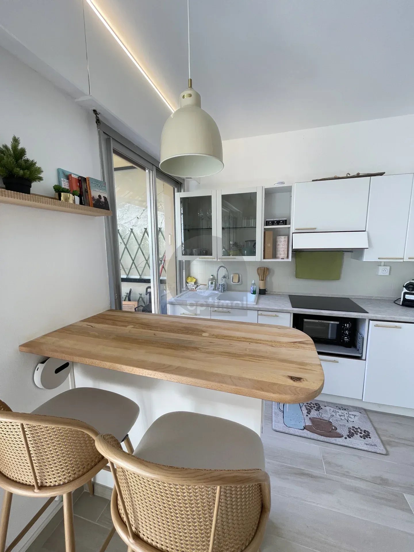 A LOUER BEAU STUDIO MEUBLE AVEC JARDIN – MENTON GARAVAN