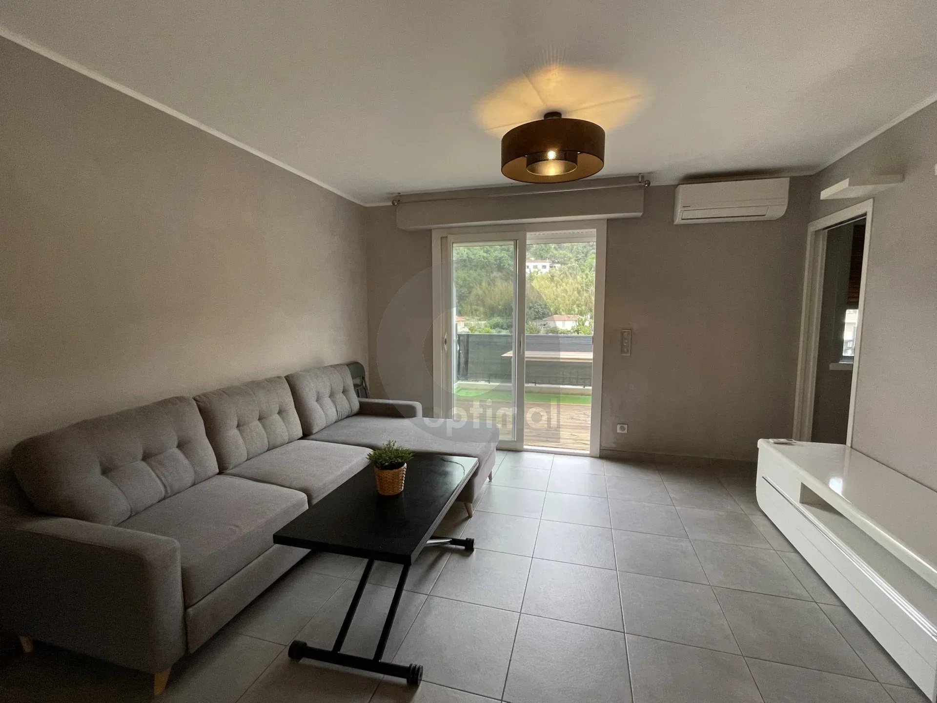 A LOUER APPT MEUBLE – ETAGE ELEVE – TERRASSE