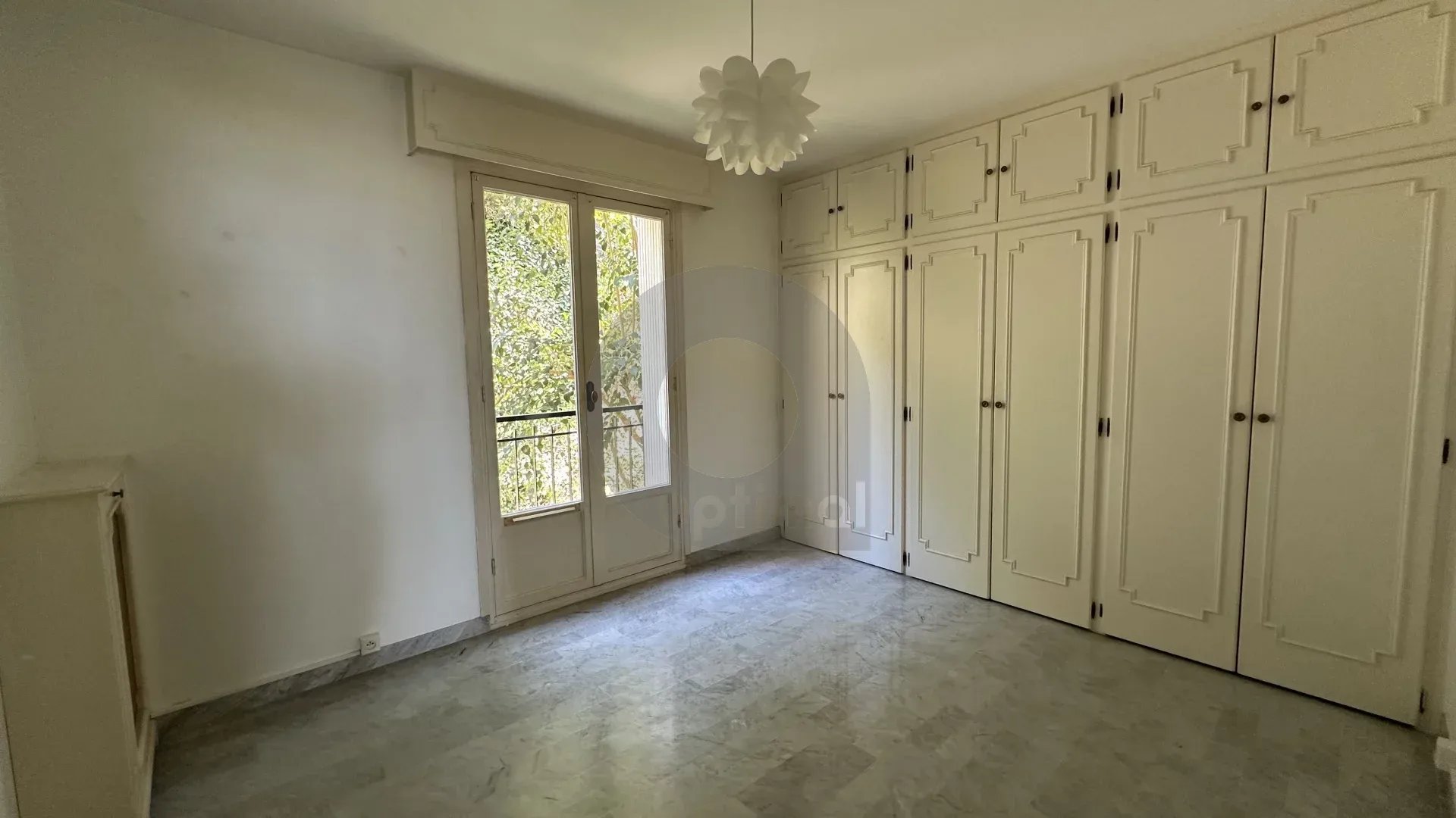 MENTON – TERRES CHAUDES: APPARTEMENT 2P AVEC VUE MER PANORAMIQUE –  GARAGE et CAVE