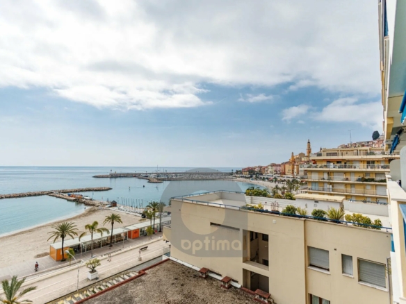 Menton Front de Mer – Beau 3 pièces traversant avec spacieuse terrasse – Parking & Cave