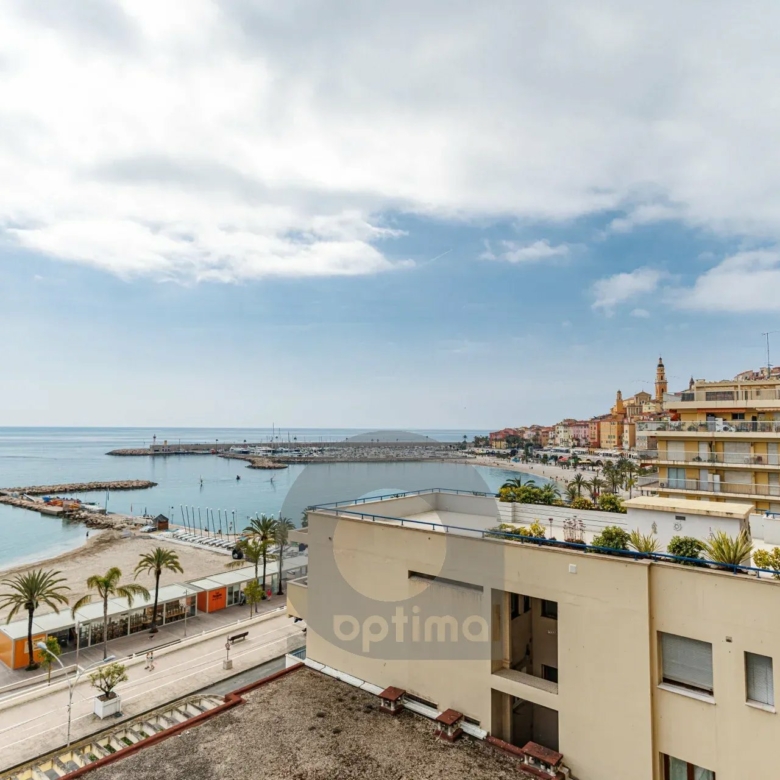 Menton Front de Mer – Beau 3 pièces traversant avec spacieuse terrasse – Parking & Cave