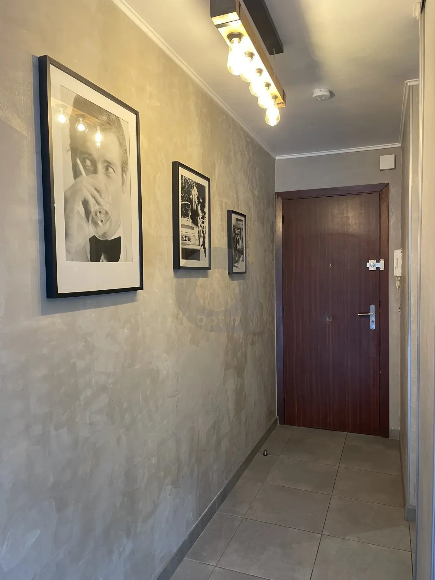 A LOUER APPT MEUBLE – ETAGE ELEVE – TERRASSE