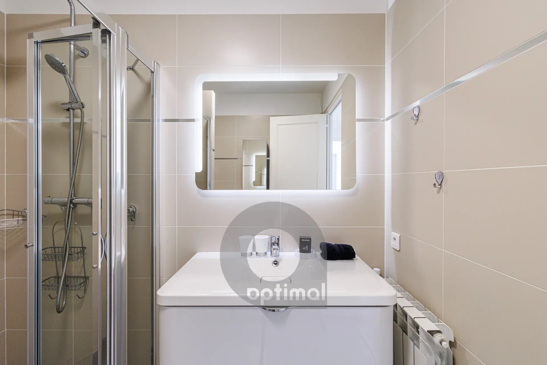 Menton Front de Mer – Beau 3 pièces traversant avec spacieuse terrasse – Parking & Cave