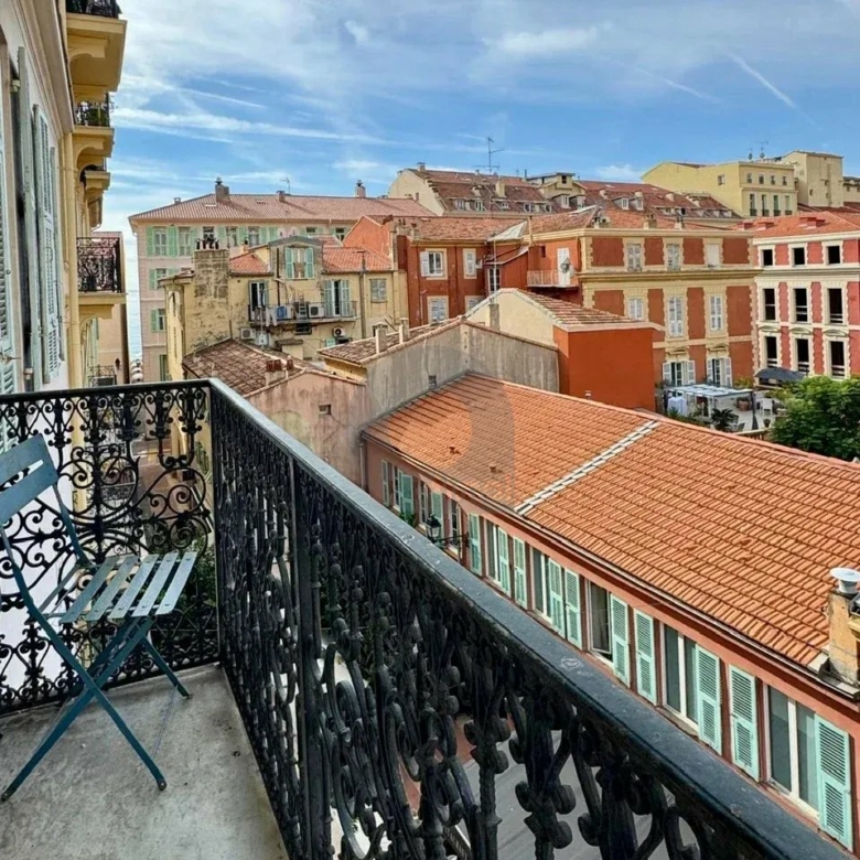 Menton plein centre – 4 pièces – Rare