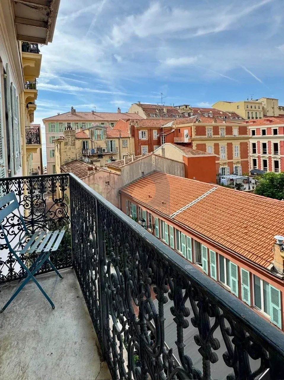 Menton plein centre – 4 pièces – Rare