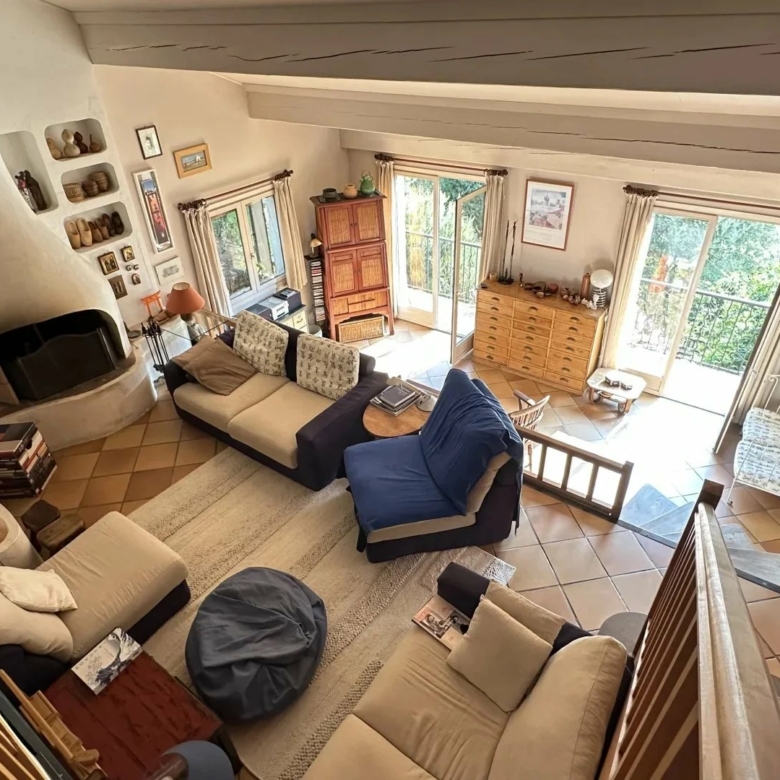 COMMUNE DE SAINTE-AGNES : PROPRIETE DE CHARME – JARDIN – TERRASSES – PARKINGS – GARAGE -VUE DEGAGEE – COUP DE COEUR !
