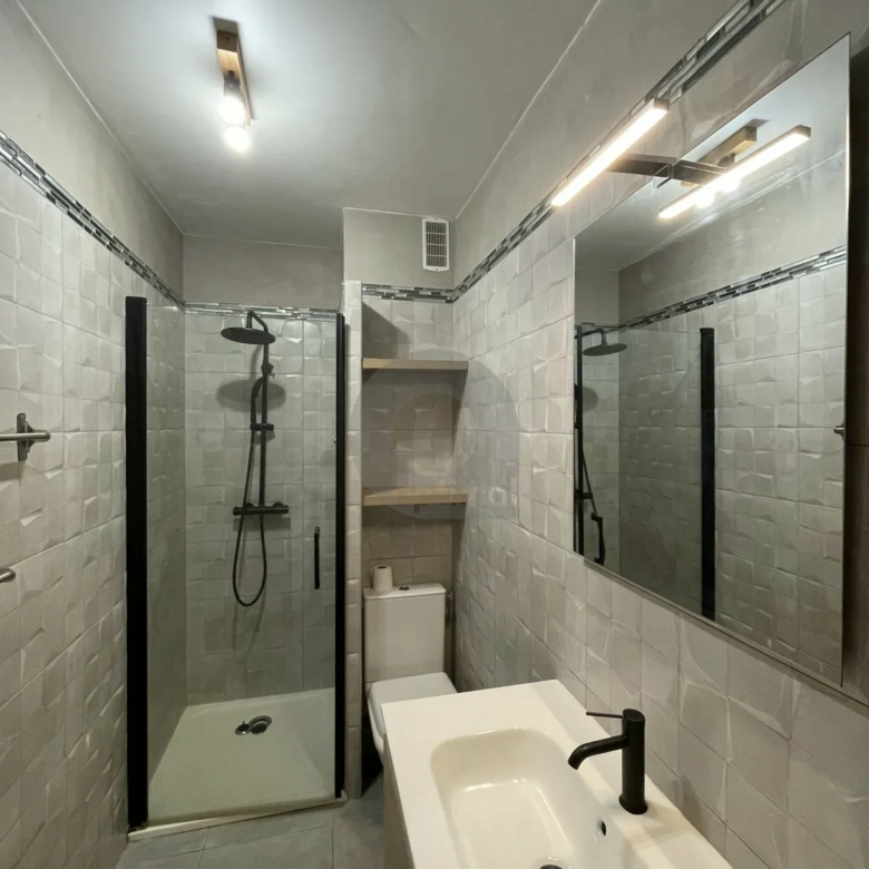 A LOUER APPT MEUBLE – ETAGE ELEVE – TERRASSE