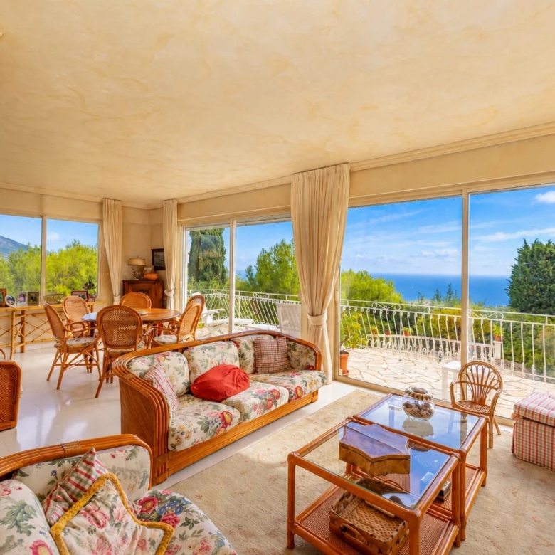 SAINTE-AGNÈS – SPACIEUSE VILLA AVEC VUE MER, PISCINE CHAUFFÉE ET DÉPENDANCE