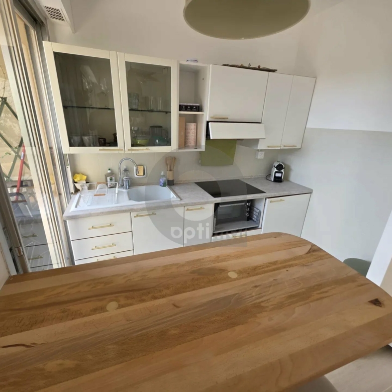 A LOUER BEAU STUDIO MEUBLE AVEC JARDIN – MENTON GARAVAN