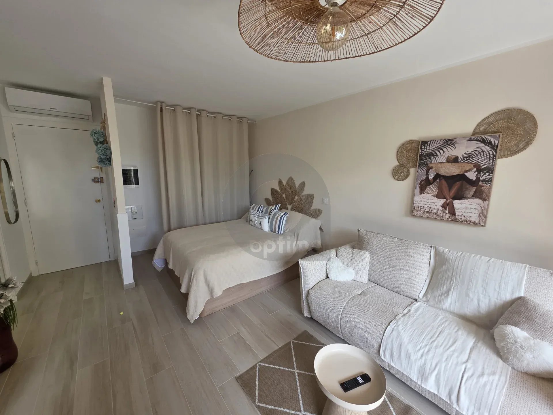 A LOUER BEAU STUDIO MEUBLE AVEC JARDIN – MENTON GARAVAN
