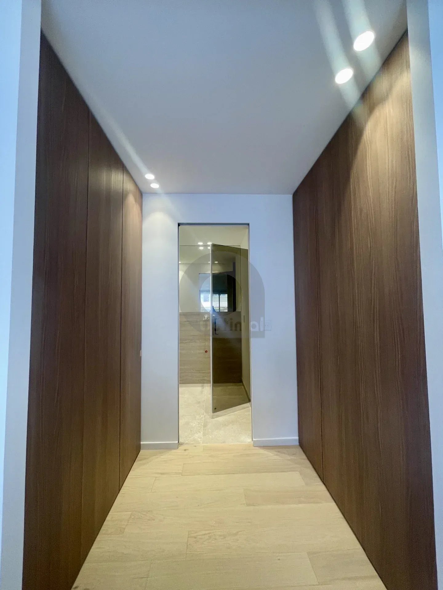SUPERBE 3 PIECES EN DERNIER ETAGE CENTRE MENTON