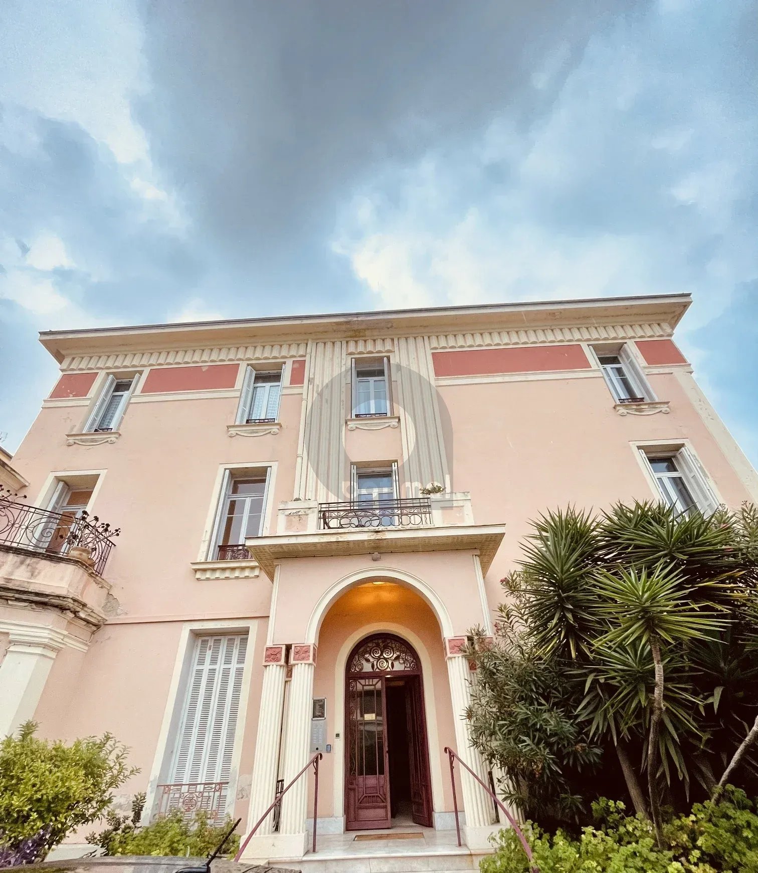 6aaa39df7b3ef849f6bb3dad8317c2df_e8ef50469b_1742-original-177828-0.jpg BORD ET FACE MER de Menton, 2 pièces de 59m²