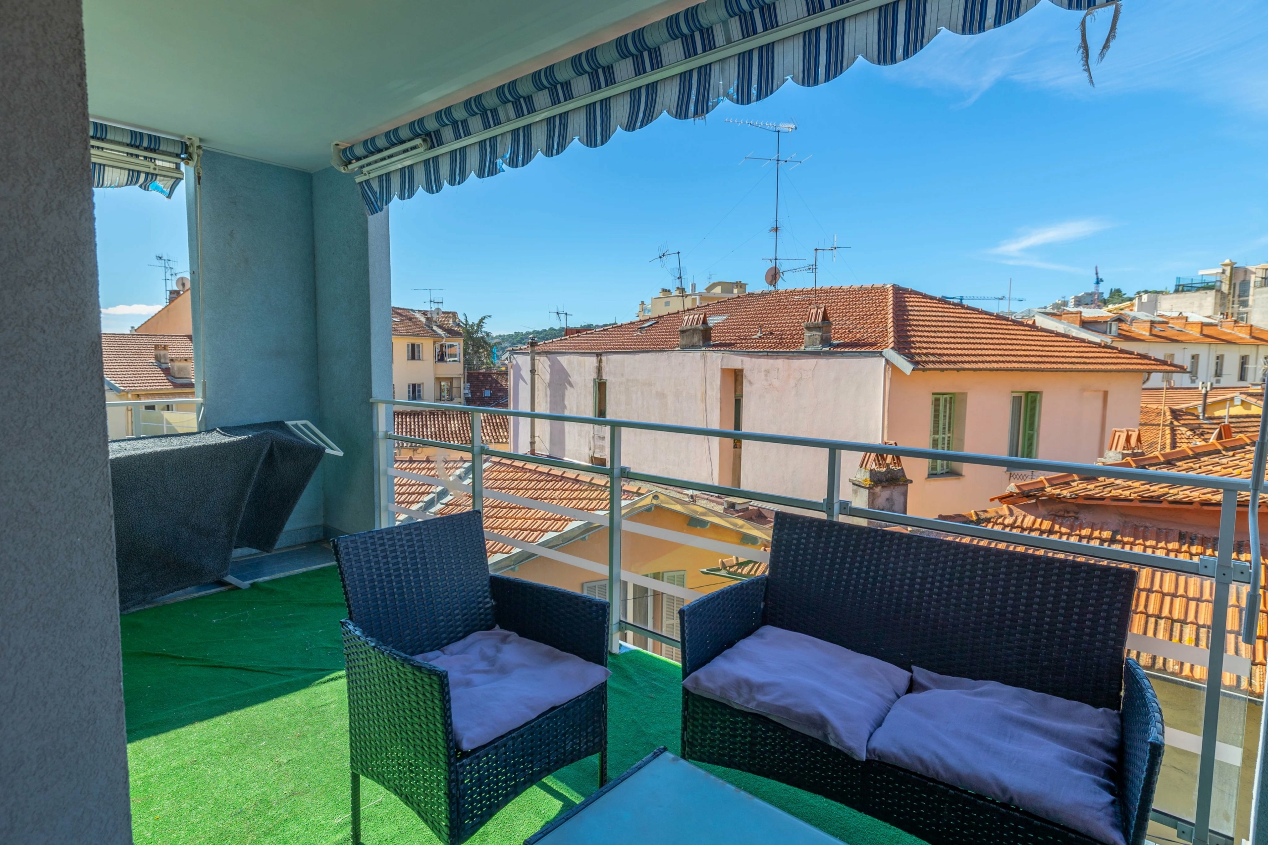 RCM – Charmant 3 pièces avec grande terrasse et parking