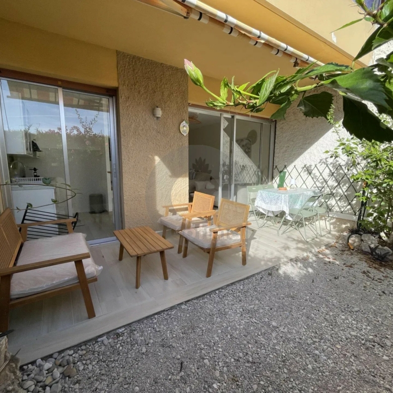 A LOUER BEAU STUDIO MEUBLE AVEC JARDIN – MENTON GARAVAN