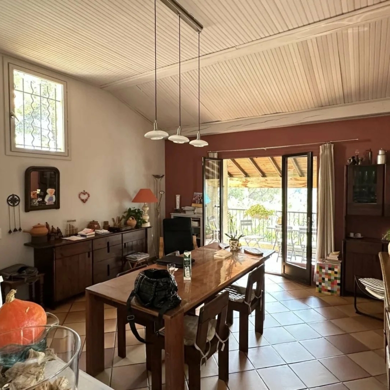COMMUNE DE SAINTE-AGNES : PROPRIETE DE CHARME – JARDIN – TERRASSES – PARKINGS – GARAGE -VUE DEGAGEE – COUP DE COEUR !