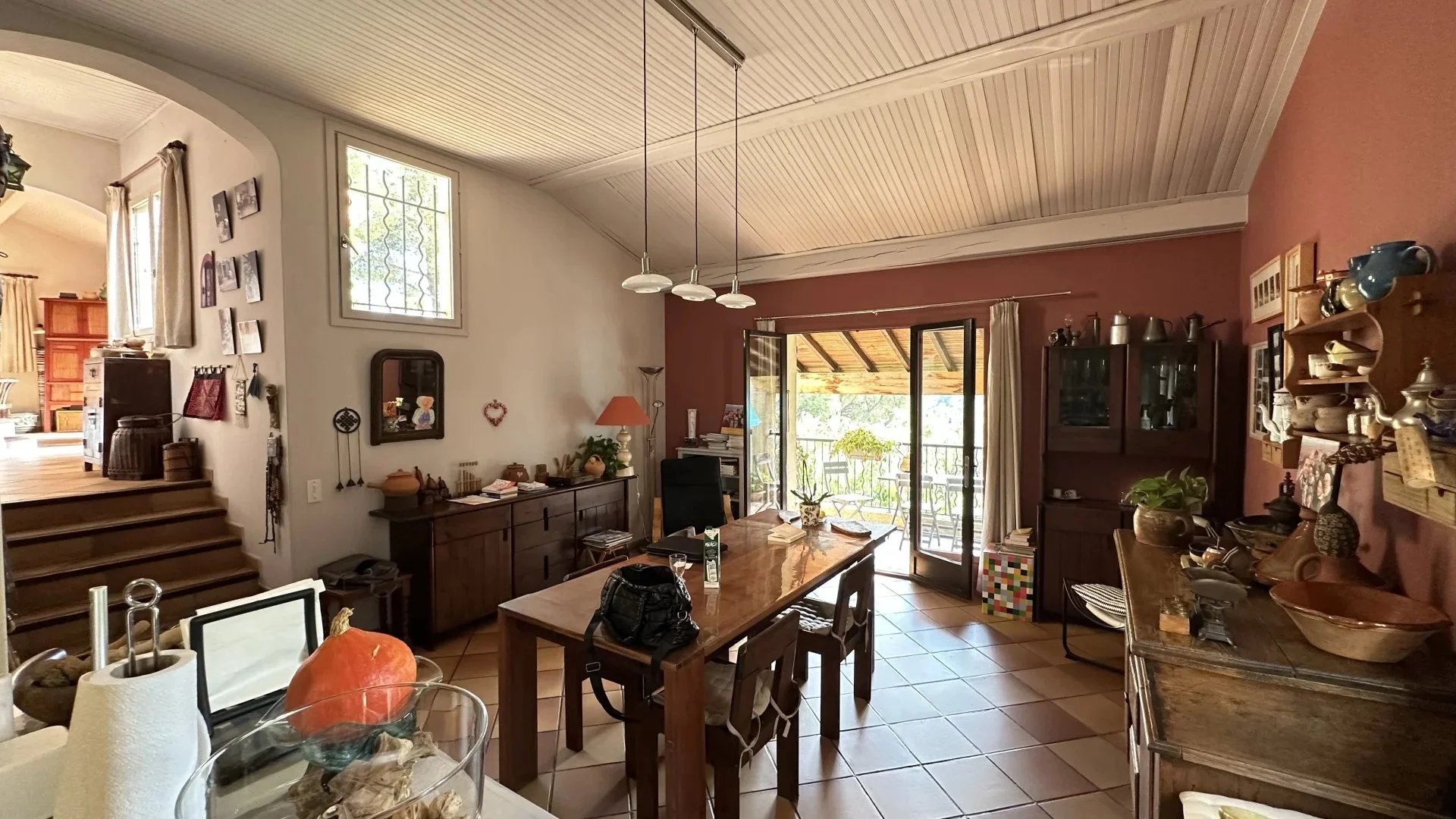 COMMUNE DE SAINTE-AGNES : PROPRIETE DE CHARME – JARDIN – TERRASSES – PARKINGS – GARAGE -VUE DEGAGEE – COUP DE COEUR !