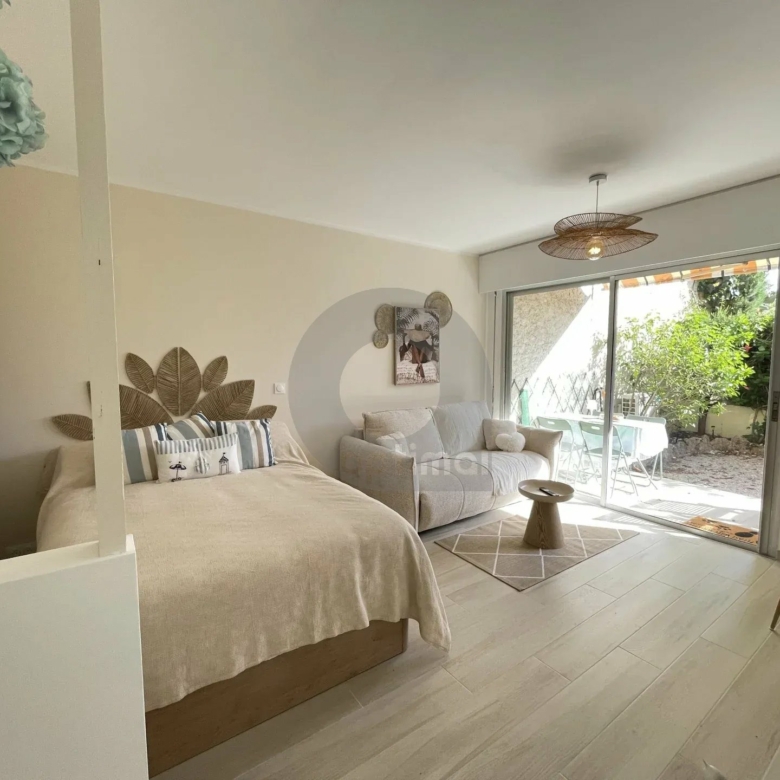 A LOUER BEAU STUDIO MEUBLE AVEC JARDIN – MENTON GARAVAN