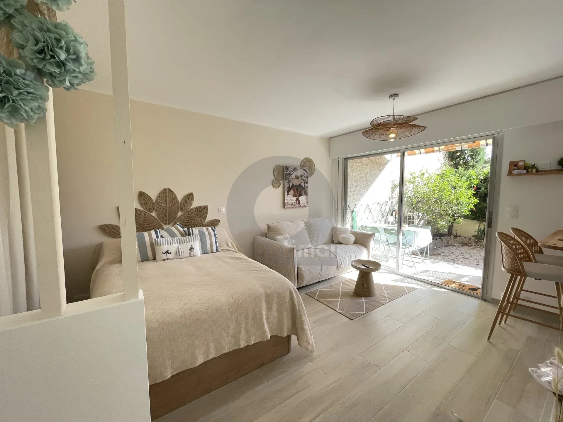 A LOUER BEAU STUDIO MEUBLE AVEC JARDIN – MENTON GARAVAN