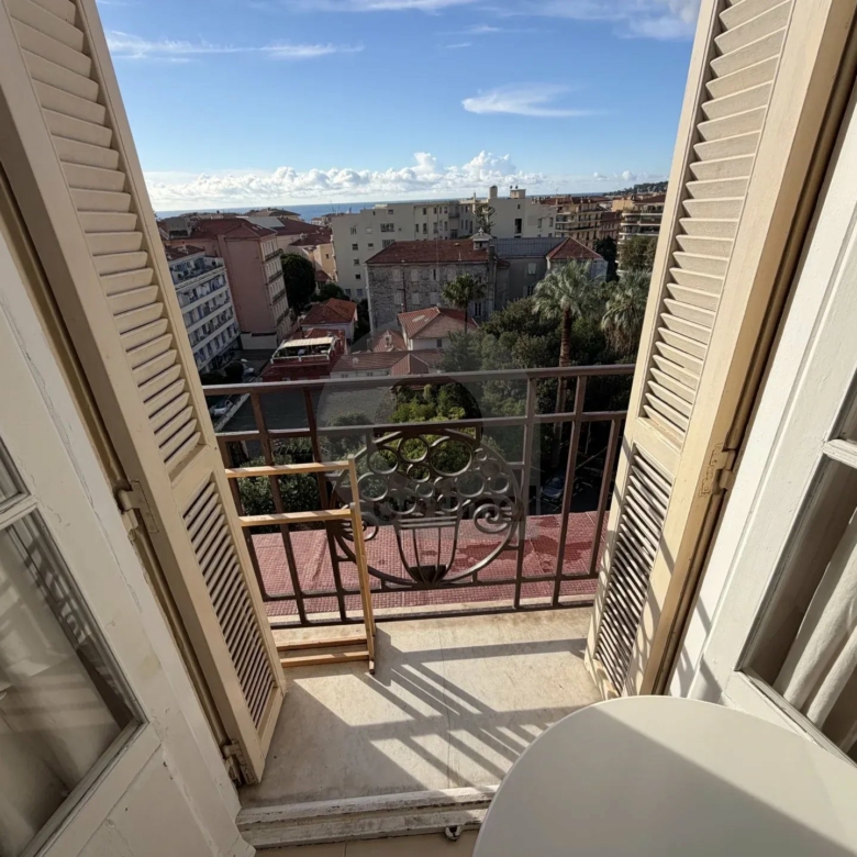 Résidence LE LOUVRE – Ancien Palace – Menton Centre